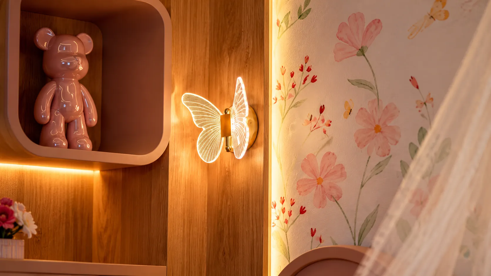 Quarto com luz de borboleta
