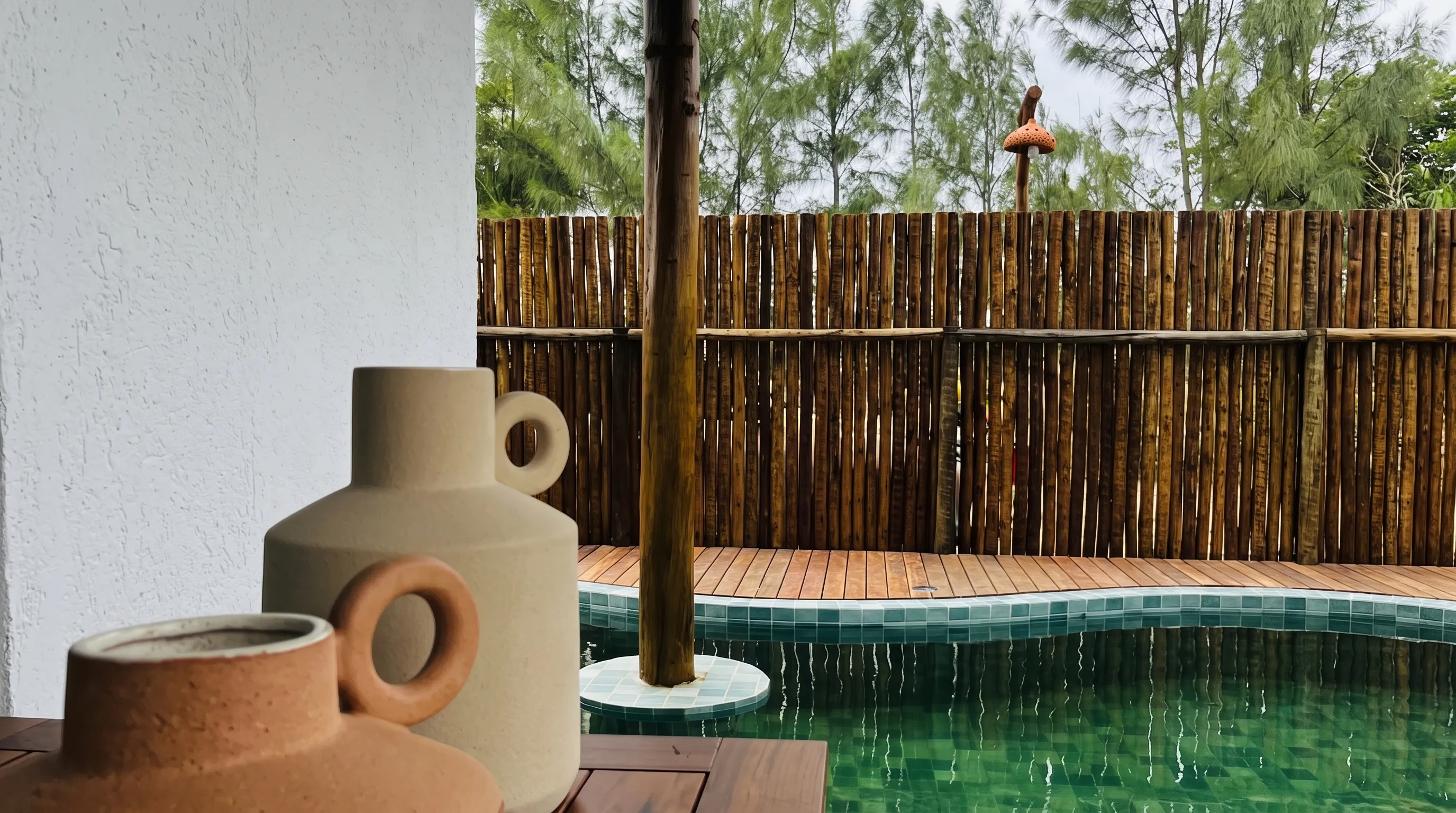 Deck e piscina